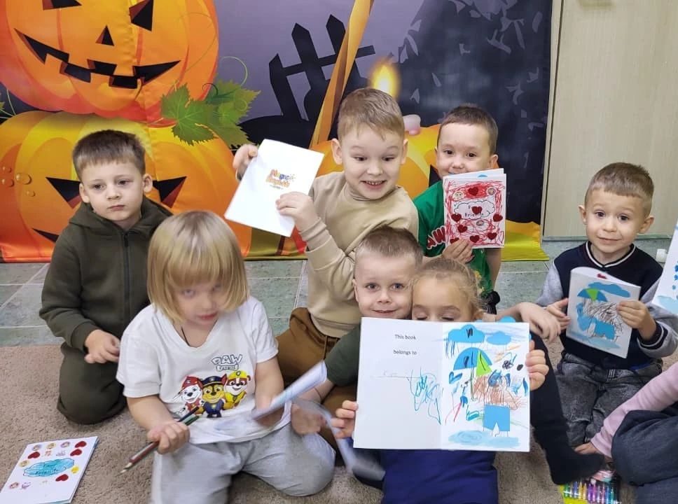 Дети на занятии в Magic English